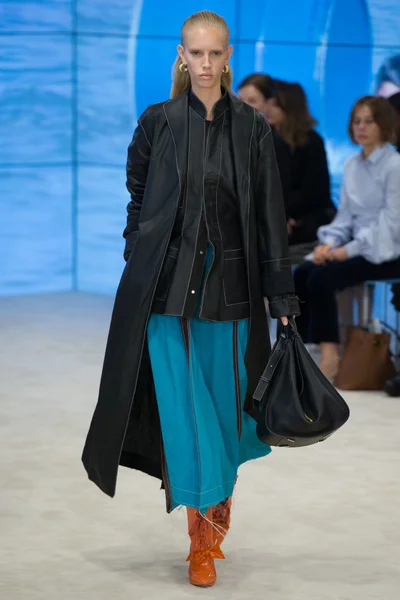 Look 46
